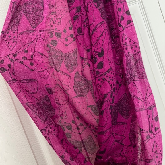 BCBGeneration Infinity Scarf with Bow Design - Picture 3 of 4